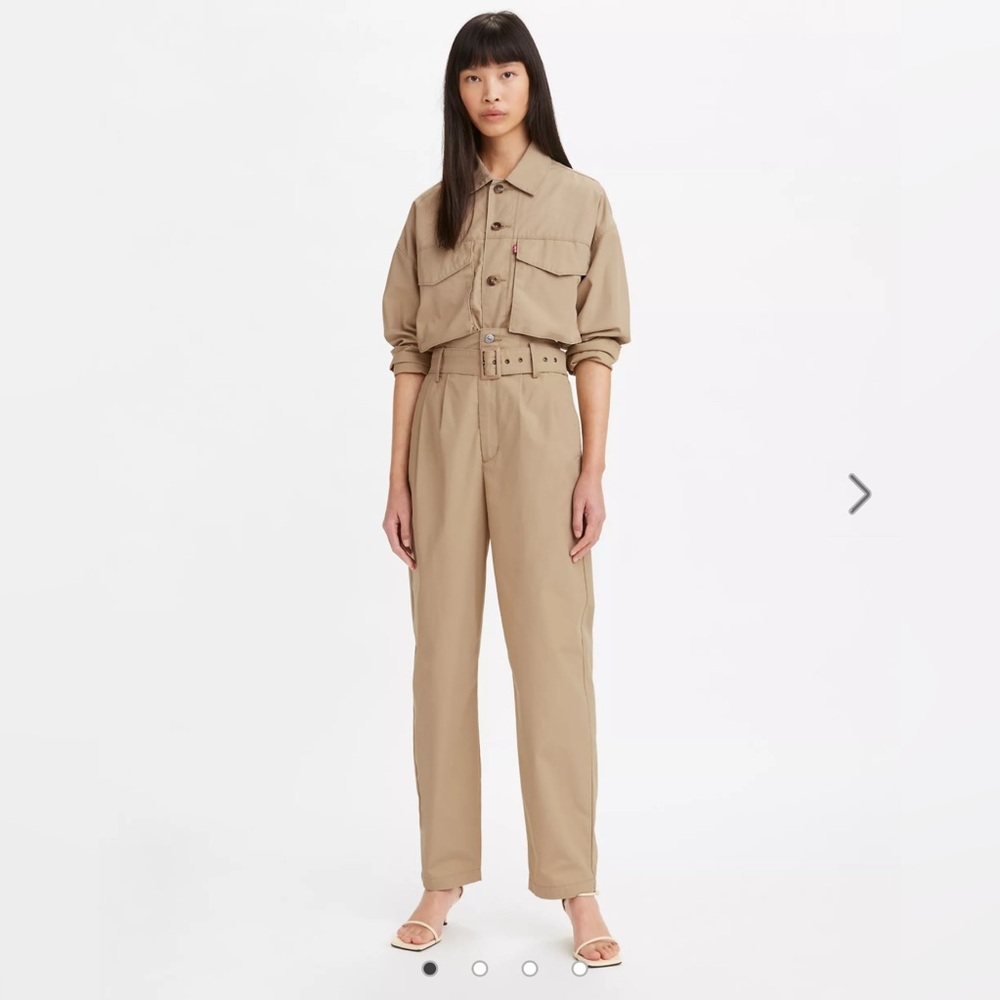 EUC Levis Premium High Loose Taper paper bag style tan cotton blend chino’s